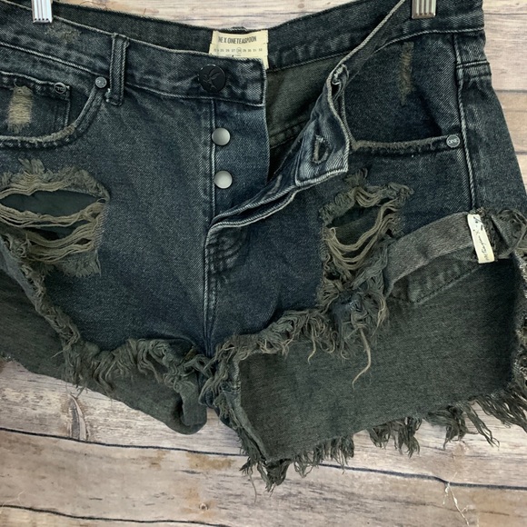 One x One Teaspoon distressed shorts - Picture 5 of 7